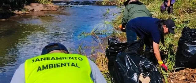 OBERÁ: Realizaron una nueva jornada de plogging en el arroyo Mbotaby