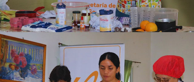 OBERÁ: Vecinos participaron del Taller de Pan Dulce Navideño en el Centro de Día